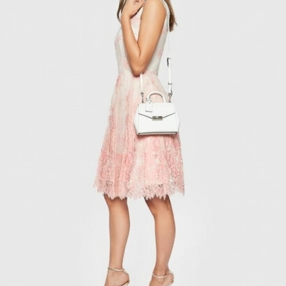 Tumi Handbags - 🛍️Tumi leather crossbody. EUC